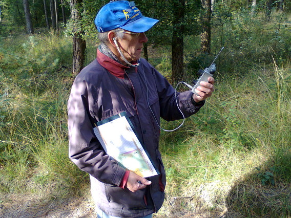 Wim PA3AKK met zijn 80m ontvanger op weg naar ring 7.